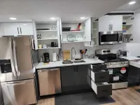 Cozy Super Luxury Legal Suite.20 minutes  to the airport.