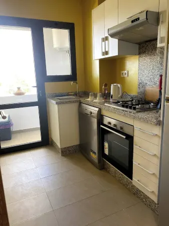 appartement en résidence - 2 min de l'aeroport Mohammed V, Nouaceur, Maroc Отели рядом с достопримечательностью «Терминал 2 аэропорта Мухаммед Пятый»