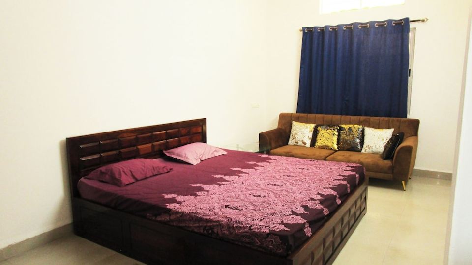 Couple Friendly 2-bedroom apartment with WiFi in Belagavi