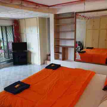 Apartment with pool, garden, all services included Rooms