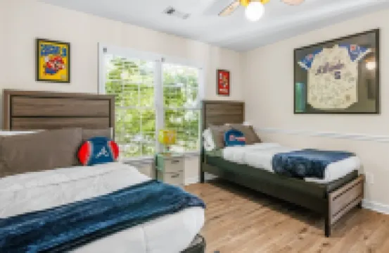 New! Lux Mansion, 5 BR 4 BA, Heated Pool, Sleeps 12+