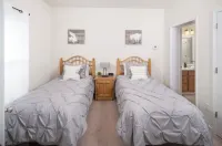 Location! Charming mountain retreat at 4000' elevation with stunning views.