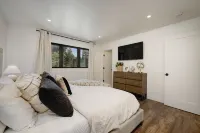 Modern Mountain Cabin - Walk to Tahoe City