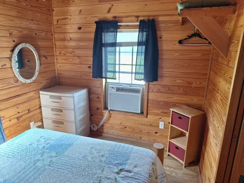 Cozy cabin #2 on Neuse River in charming Oriental