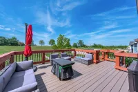 Beautiful 4 Bedroom 3 bath home in nice Eastside neighborhood and LOTS of extras - balcony
