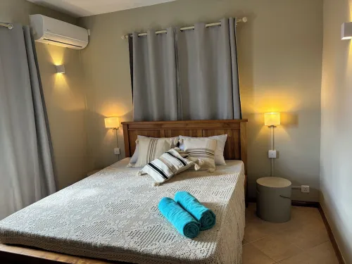 West Riviera - Centrally Located Apartment close to the beach with breakfast.