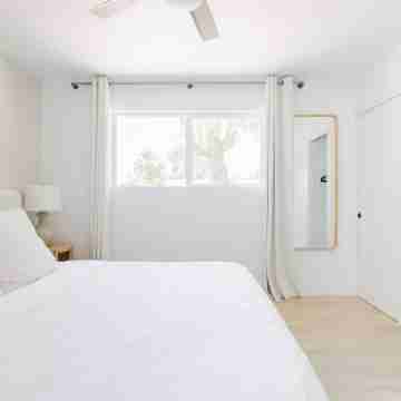 Mountain Views! Outdoor kitchen, heated pool, hot tub, shuffleboard, hike nearby Rooms