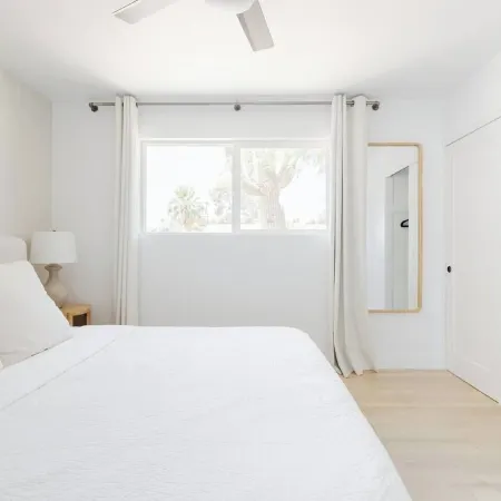 Mountain Views! Outdoor kitchen, heated pool, hot tub, shuffleboard, hike nearby