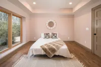 Group Getaway! 8,000-sq-ft Gem, Arcade + Theater - Boutique