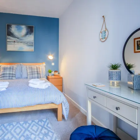 Beachcomber Seaside Apartment - 2 Bedroom - Tenby
