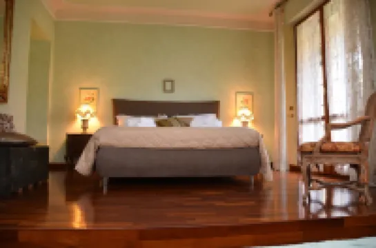 Elegant apartment with large terraces in quiet residential area. Hotels near Florence "Amerigo Vespucci" Airport
