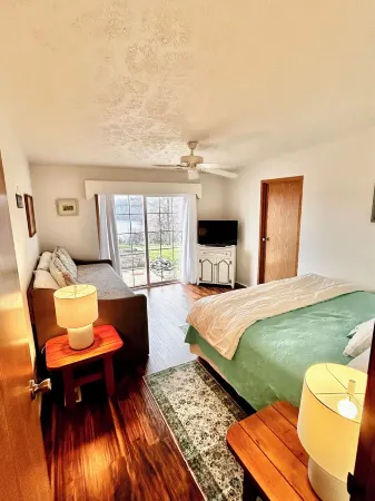 Hidden Gem on Dale Hollow Lake– Breathtaking Views & Spacious, Secluded Comfort