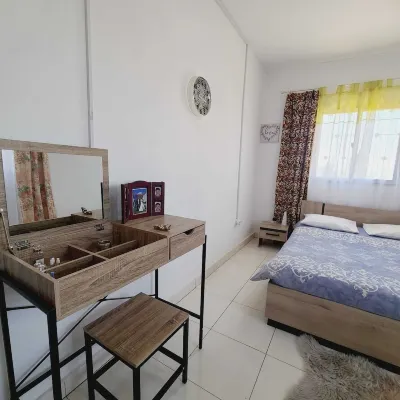 110m² Apartment with 3 Bedrooms and Wifi in a Renovated Modern House  호텔