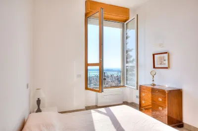 Beaulieu-sur-Mer: charming loft with sea view Hotels near Greek Villa Kerylos