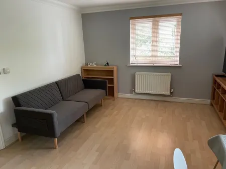 Home away - Northala field - 20 minutes to Central London/ Wembley stadium/LHR. Отели рядом с достопримечательностью «Northolt»