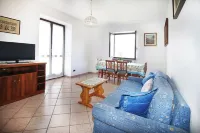 Spazioso appartamento con vista lago in zona tranquilla adatto per famiglie.