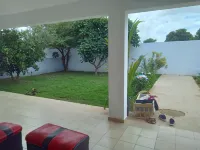 Maison Paisible Avec Arbres Fruitier et Gazon Naturel Hôtels à : 