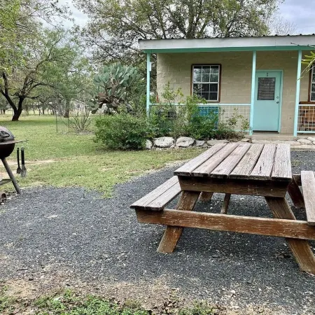 Charming 2-bedroom cabin right on the Frio River - Cabin #1
