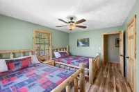 Near Dollywood w/ Hot Tub, Fire Pit & Easy Roads!