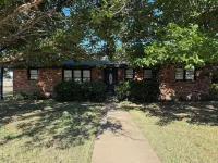 Cuteness on Ennis Hotels in Hale County