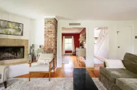 Greek Revival Farmhouse in Stockbridge Hotels in Stockbridge