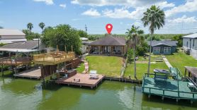 Waterfront  3-Bedroom 3- Bathroom House with Fishing Pier in Arroyo City