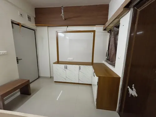 One Room Kitchen - 1RK apartment with free Parking for stay Near Ahmedabad