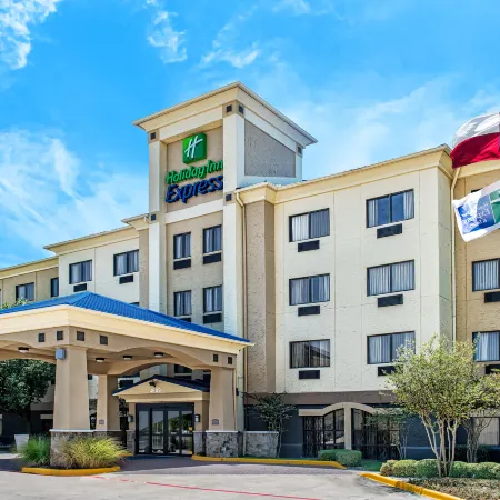 Holiday Inn Express & Suites FORT WORTH SOUTHWEST (I-20) by IHG Отели рядом с достопримечательностью «Стадион Амон Картер»