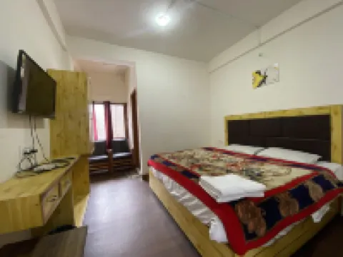 The Prasher Lodge, Near Mall Road Manali