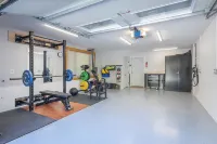 Lakeways A-Frame Near Lake James Game Room · Gym · Golf · Fire Pit · Sleeps 10 - 健身室/gym room
