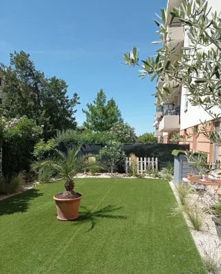 Apartment on the ground floor in a beautiful secure residence.