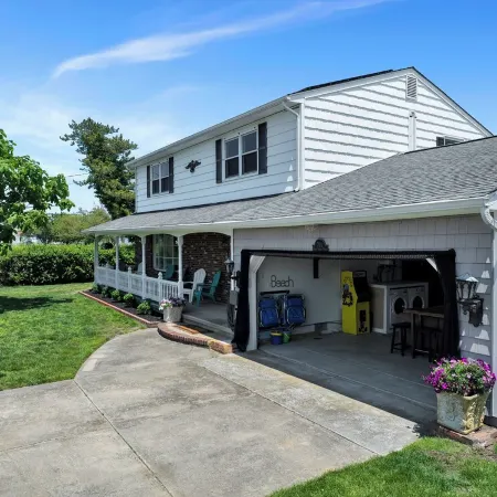 Close To Beach, 5 Bedroom, Sleeps 12, Saltwater Pool, Large Yard, On Golf Course