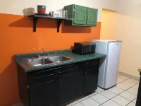 5 minutes to the theme park! Family-sized condo with game room & deck