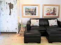 Super Cute Guesthouse in West Petaluma