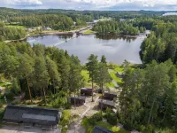 Private & Cozy Suite with lake views Hotels in Laukaa