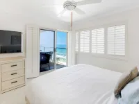 Oceanfront Gem w/ Balcony, Pool, Hot Tub & Carbon Beach Access Bluewater Haven by Avantstay Hotels in Malibu