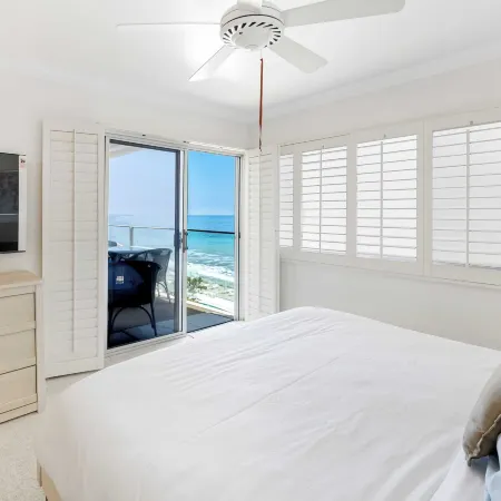 Oceanfront Gem w/ Balcony, Pool, Hot Tub & Carbon Beach Access Bluewater Haven by Avantstay