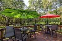 Serenity & Fun Cozy Pocono Cabin! Family Friendly - Beach-Lake-Pool-Playgrounds!