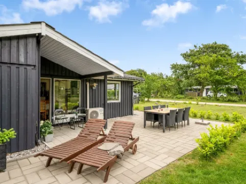 "Embla" - 500m to the Fjord