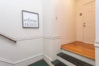 Charming Bungalow Near Breweries and Trails - Cozy Retreat