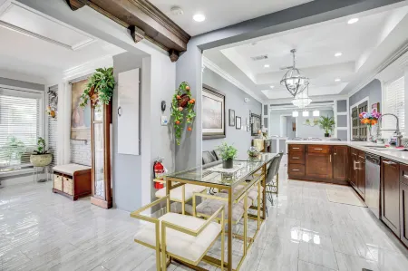 11 Mi to Nola: Westwego Home w/ Sunroom! Отели в г. Уэствего