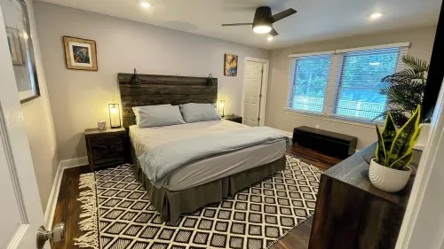 6,000 Sq.ft. 18 Guests, 7-Bed, 6-Bath, Pool, Spa, Outdoor Kitchen, Garden, WIFI.