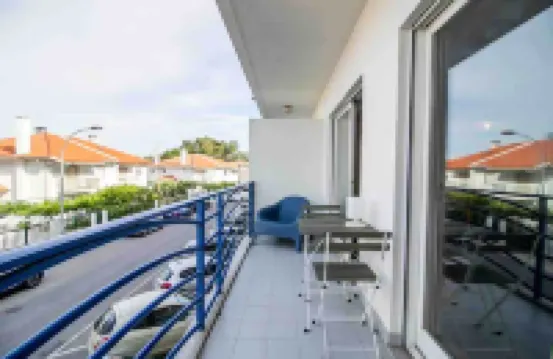 Bright Flat by Carcavelos Beach With Fast Wi-fi