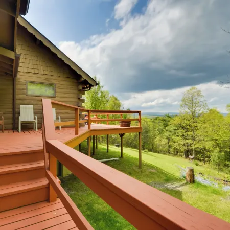 Peaceful Bedford Escape: Deck & Stunning Views!