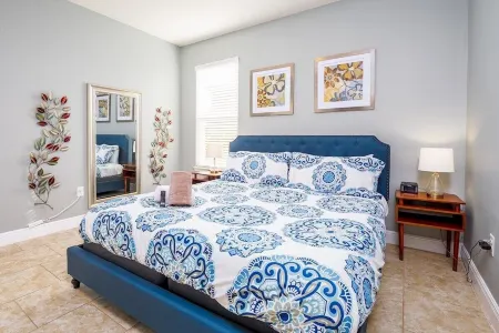 Serenity@Solterra - A modern 6 bed 4 bathroom home on the famed Solterra Resort