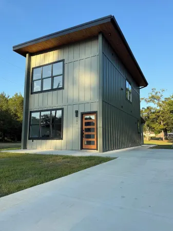 New Home: Relax & Unwind Stylish 3BR/ 2BA in lovely Andalusia, Alabama