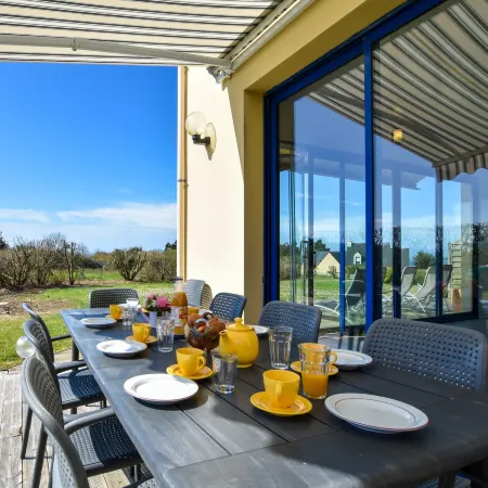 Seaside Villa with Pool in Moëlan