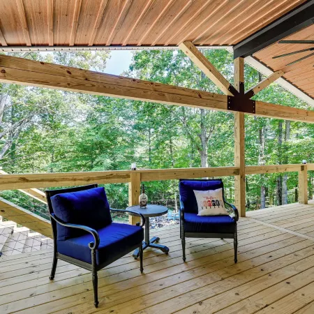Luxe Kentucky Cabin Rental ~ 36 Mi to Mammoth Cave