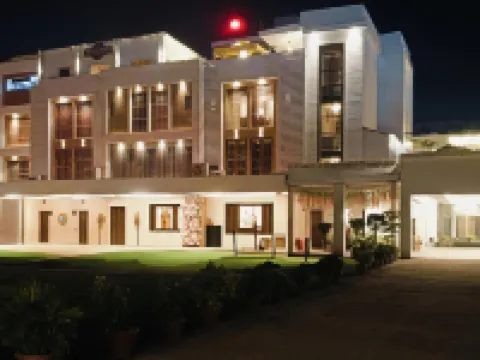 Vatika Premier Hotel パトナのホテル