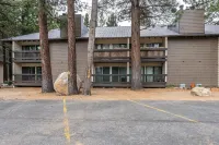 Cozy Mammoth Lakes Studio-Gear Storage, Pool & Sauna/Steps to Shops & Trails